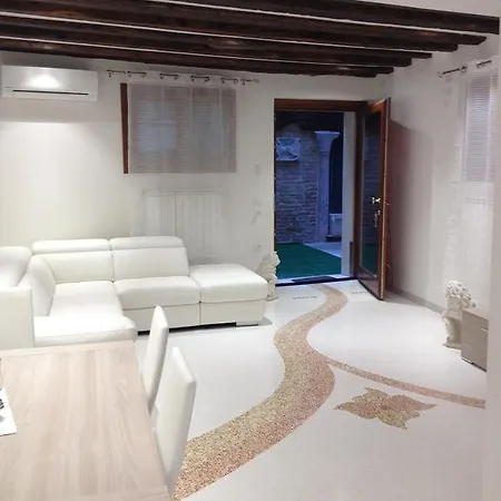 Imperial Canal View Apartment