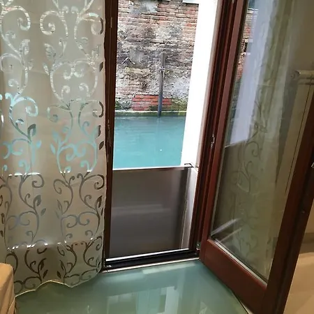 Imperial Canal View Apartment *