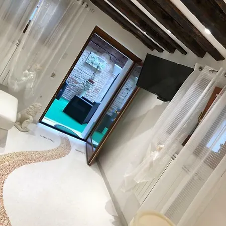 Imperial Canal View Apartment Venice